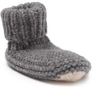 New w/tags Lemon slippers size S/M (women’s 5-7)